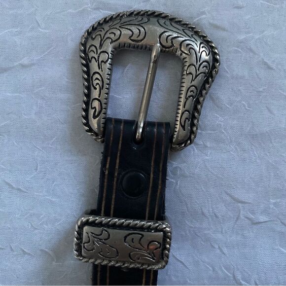 Macy's Leather Belt Vintage Brown Tooled Oiled Harness Leather Made in Italy 32" - Picture 5 of 15